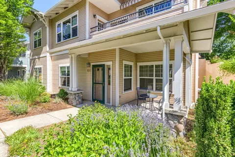 837 Cobblestone Ct, Ashland, OR 97520