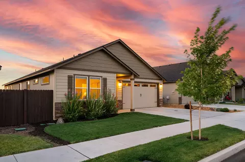 2423 NW Kingwood Ave, Redmond, OR 97756