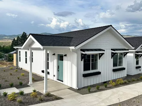 597 Coffee Ln, Ashland, OR 97520