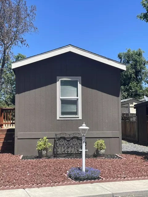 1055 N 5th St UNIT 16, Jacksonville, OR 97530