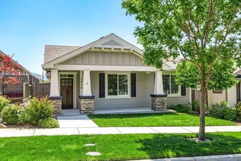 3854 Windgate St, Medford, OR 97504