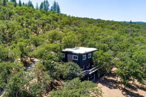 4620 Dark Hollow Rd, Medford, OR 97501