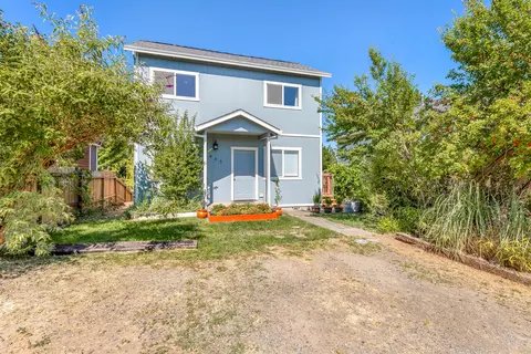 945 Jaquelyn St, Ashland, OR 97520