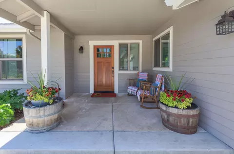 1138 SW Greenwood Ave, Grants Pass, OR 97526