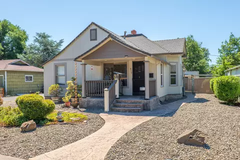 317 NE B St, Grants Pass, OR 97526