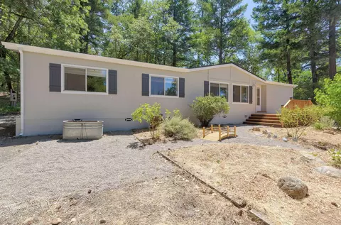 1001 Pleasant Valley Rd, Merlin, OR 97532