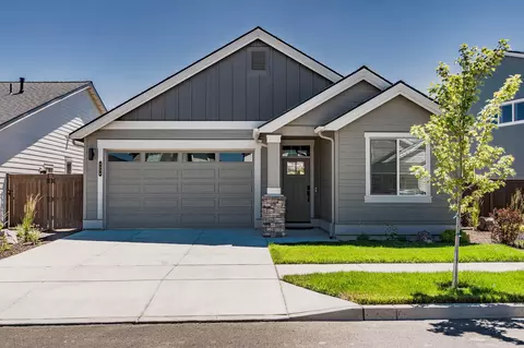 4594 SW 36th St, Redmond, OR 97756
