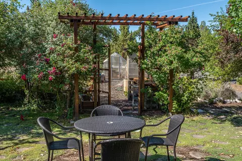 Exterior - 23555 Rickard Rd, Bend, OR 97702 photo 9 of 10
