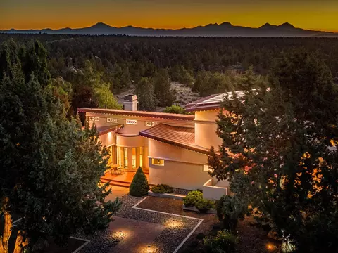 Exterior - 23555 Rickard Rd, Bend, OR 97702 photo 2 of 10