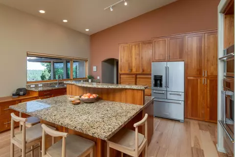 Kitchen - 23555 Rickard Rd, Bend, OR 97702 photo 3 of 4