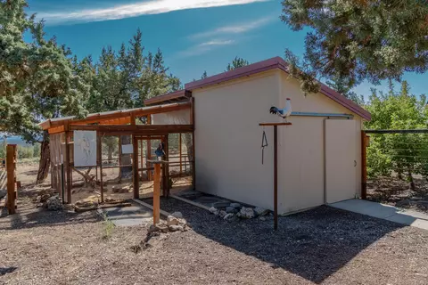 Exterior - 23555 Rickard Rd, Bend, OR 97702 photo 7 of 10