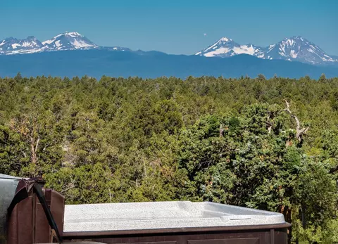 View/Area - 23555 Rickard Rd, Bend, OR 97702 photo 3 of 8