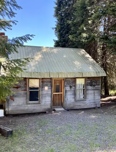 12768 Dead Indian Memorial Rd, Ashland, OR 97520