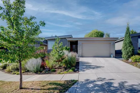 63149 Iner Loop, Bend, OR 97701 photo 3