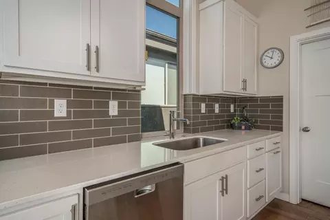63149 Iner Loop, Bend, OR 97701 photo 9