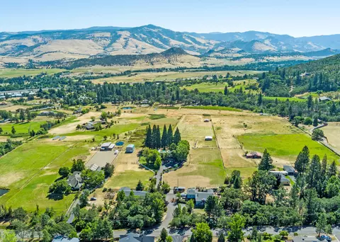 1390 Tolman Creek Rd, Ashland, OR 97520