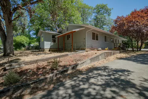 761 NE 12th St, Grants Pass, OR 97526