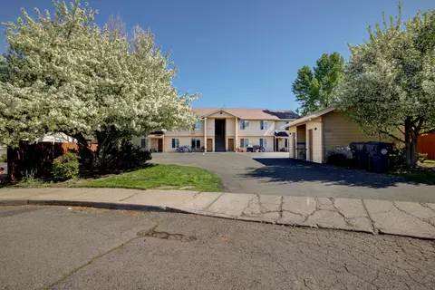 2012 NE Neil Way, Bend, OR 97701