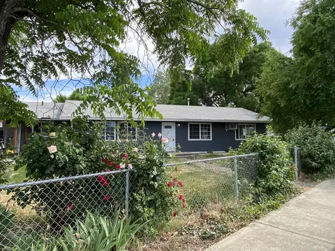 1076-1078 Sunrise Way, Central Point, OR 97502