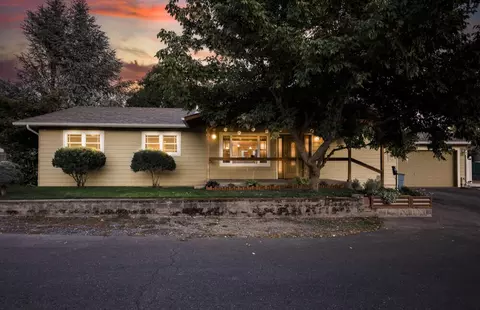 1125 SW Isham St, Grants Pass, OR 97526