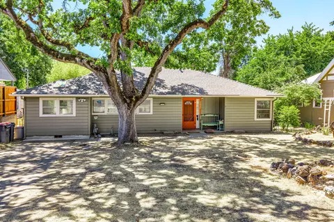 2008 Hillcrest Rd, Medford, OR 97504