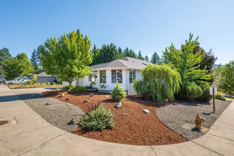 2003 NW Sarum Cir, Grants Pass, OR 97526