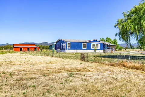 13883 Hal Ln, White City, OR 97503