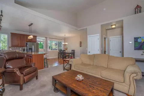 63387 Lamoine Ln, Bend, OR 97701 photo 6