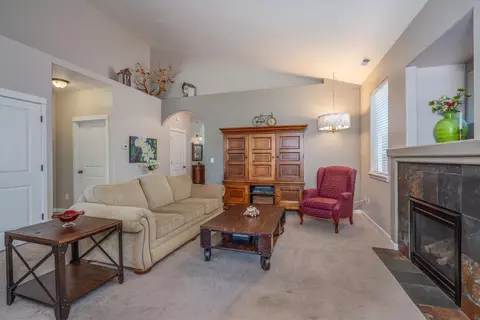 63387 Lamoine Ln, Bend, OR 97701 photo 8