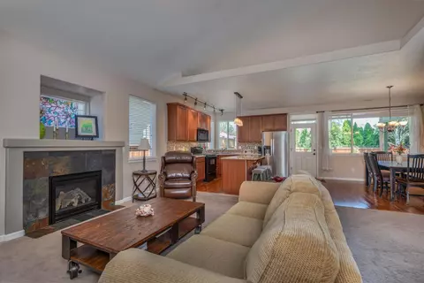 63387 Lamoine Ln, Bend, OR 97701 photo 5