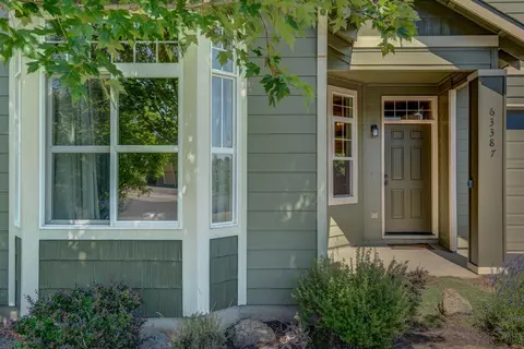 63387 Lamoine Ln, Bend, OR 97701 photo 3
