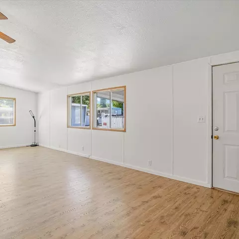414 Stevens Rd #5, Eagle Point, OR 97524 photo 4