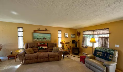 67160 Harrington Loop Rd, Bend, OR 97703 photo 3