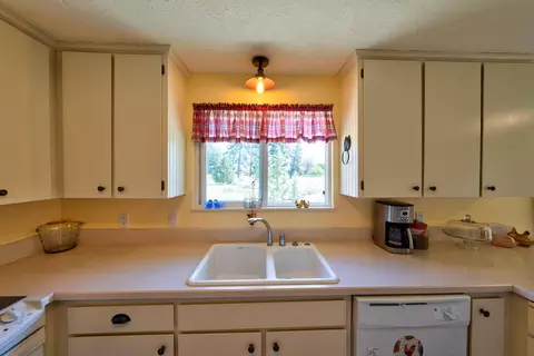 67160 Harrington Loop Rd, Bend, OR 97703 photo 8