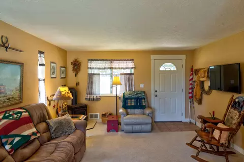67160 Harrington Loop Rd, Bend, OR 97703 photo 4