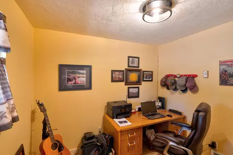 67160 Harrington Loop Rd, Bend, OR 97703 photo 13