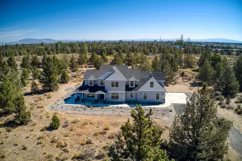 62806 Montara Dr, Bend, OR 97701 photo 3