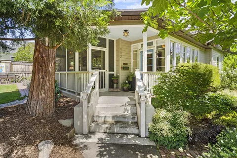 117 Helman St, Ashland, OR 97520