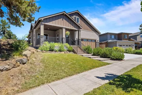 63138 Pikes Ct, Bend, OR 97701 photo 2
