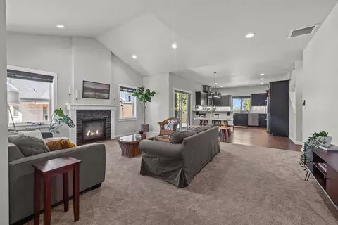 63138 Pikes Ct, Bend, OR 97701 photo 8