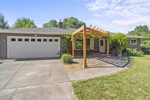 2116 Crestbrook Rd, Medford, OR 97504