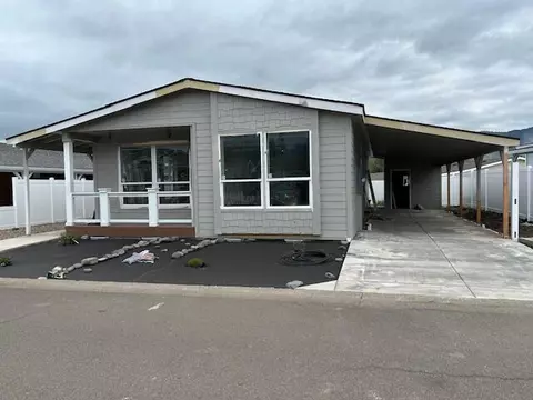 333 Mountain View Dr #80, Talent, OR 97540