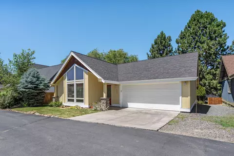 2594 NE 8th St, Bend, OR 97701
