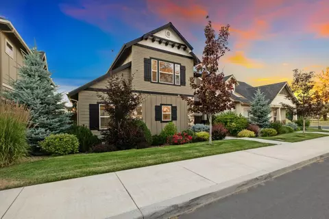 61516 SE Lorenzo Dr, Bend, OR 97702