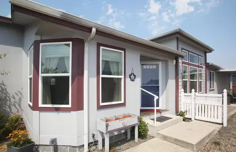 4601 S Pacific Hwy #60, Phoenix, OR 97535
