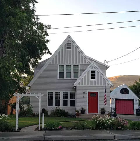 313 E Main St, John Day, OR 97845