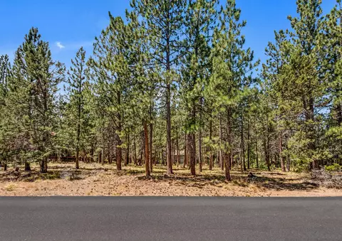 60030 River Bluff Trl, Bend, OR 97702
