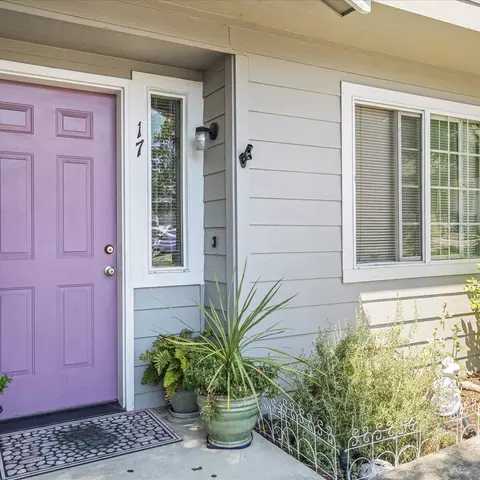 2030 Brookhurst St #17, Medford, OR 97504