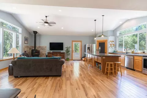 2408 Stringer Gap Rd, Grants Pass, OR 97527 photo 4