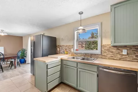 Kitchen - 1896 SE Hoffman Dr, Madras, OR 97741 photo 2 of 2